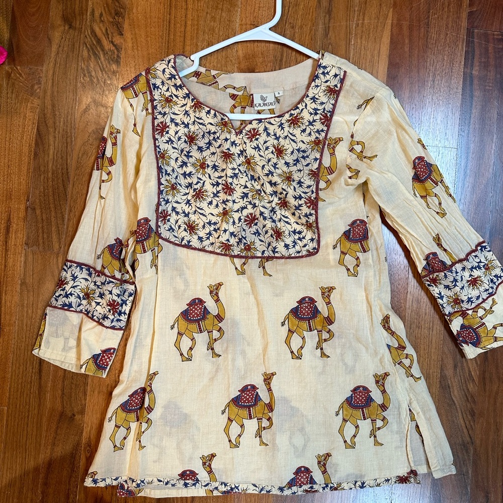 Cute shirt with camels